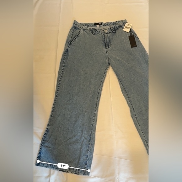 KUT from the Cloth Medium Wash Cotton Blend Wide leg Jeans. Size 6 NWT - Picture 4 of 13